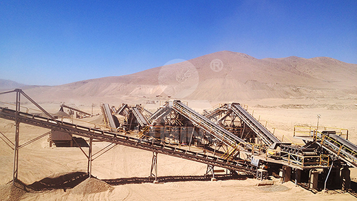 Une ligne de concassage de minerai de fer à larégion d`Atacama